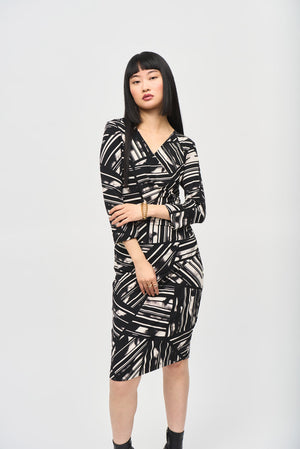 3/4 Sleeve Fitted Abstract Dress