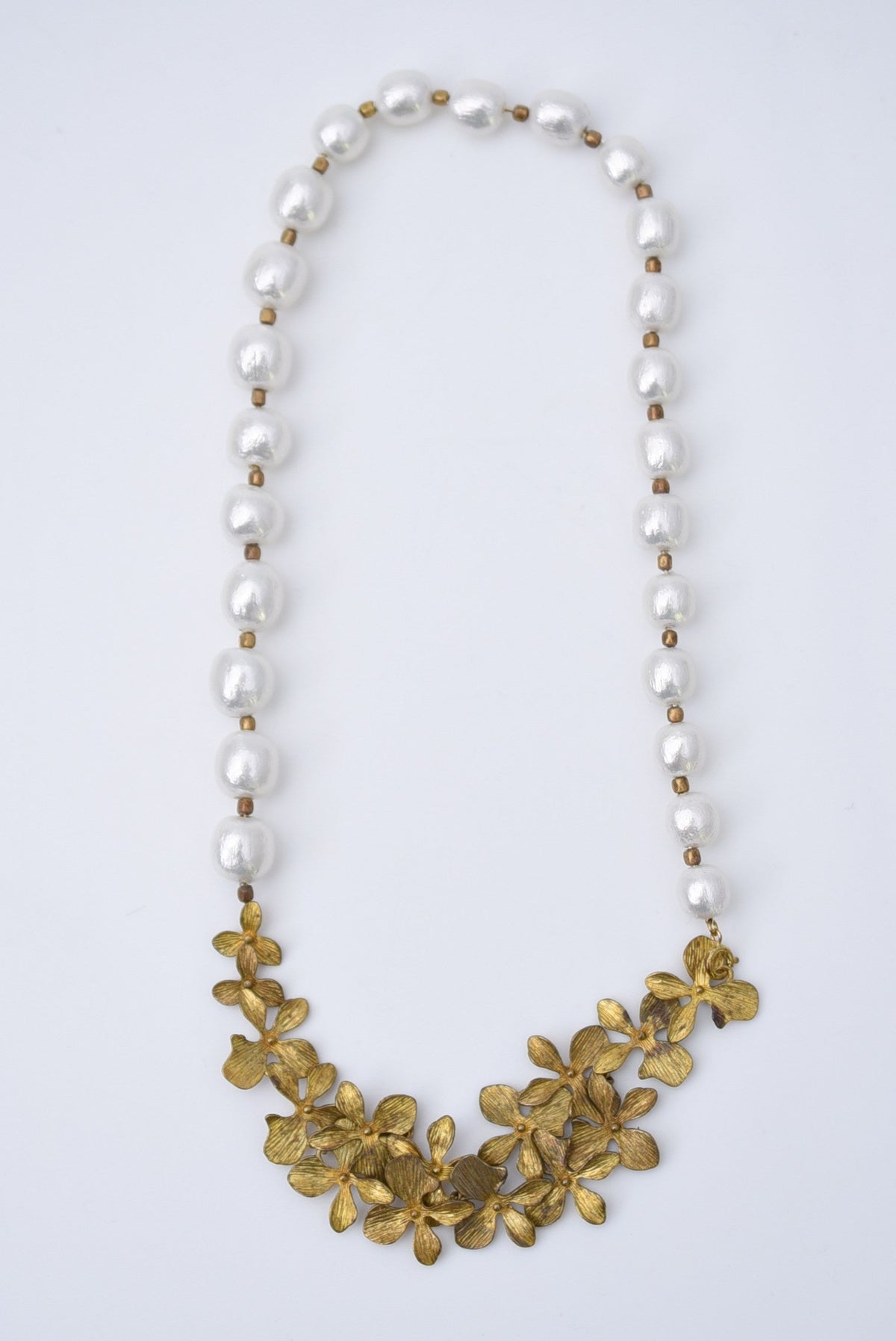 Balsa Pearl Flower Necklace