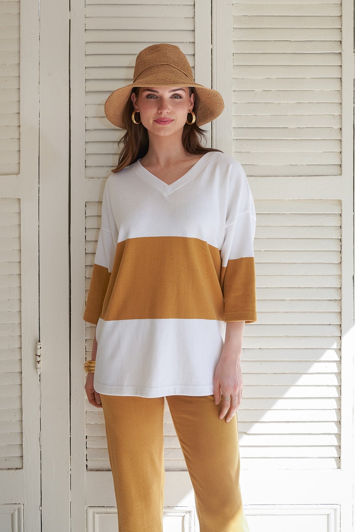 25” ¾ Sleeve V-Neck Colorblock Top New Orleans Knitwear